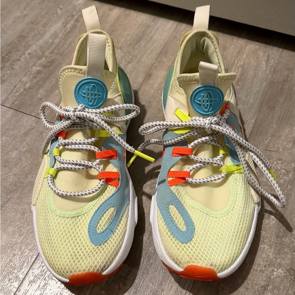 Nike Air Zoom Hurricane Edge Barely Volt/Hyper Crimson (Youth 6.5Y/Womens 8–8.5) - Picture 3 of 10